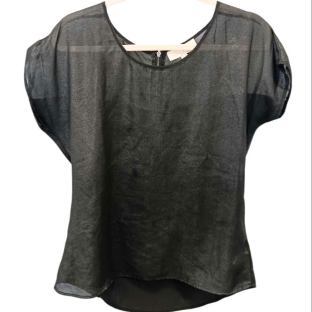 Olive & Oak Cuffed Sleeve sheer Blouse Scoop Neck Cutout Back Curved Hem Black M